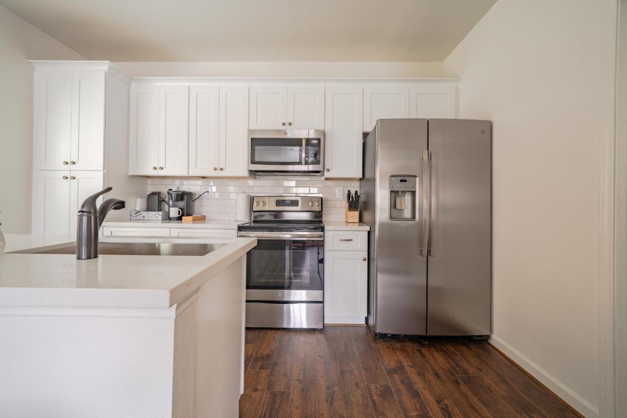 Unit 1 - Spacious & Renovated Apt In The City's Action *