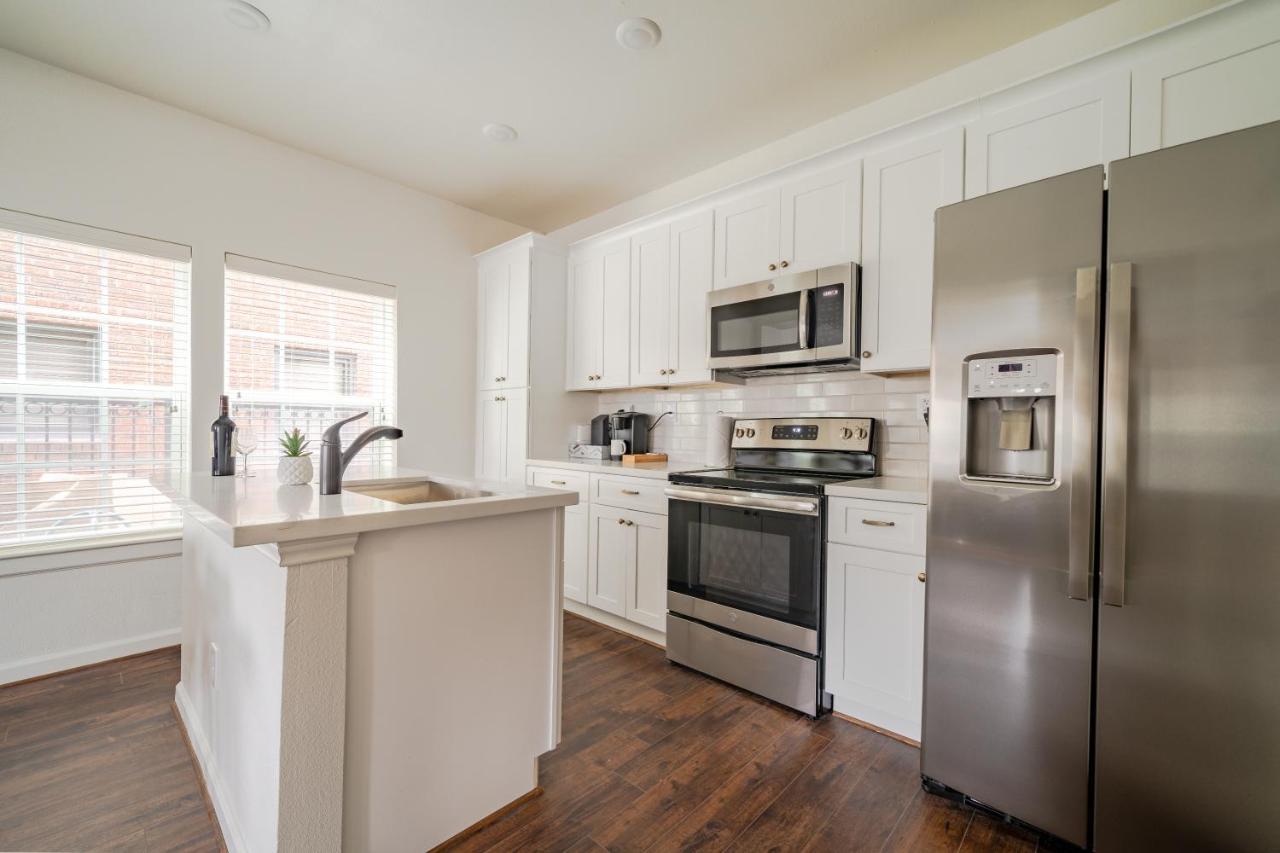 Unit 1 - Spacious & Renovated Apt In The City's Action Apartamento Houston